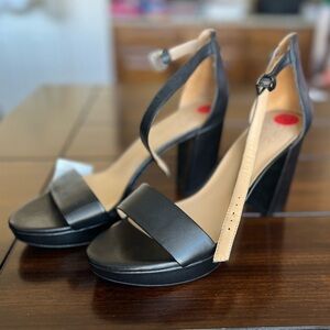 NWT Naturalizer Black and Tan Heeled Sandals Sz 10